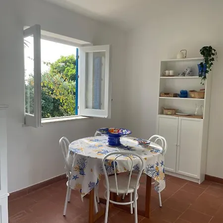 Paso Villa Isola di Ustica